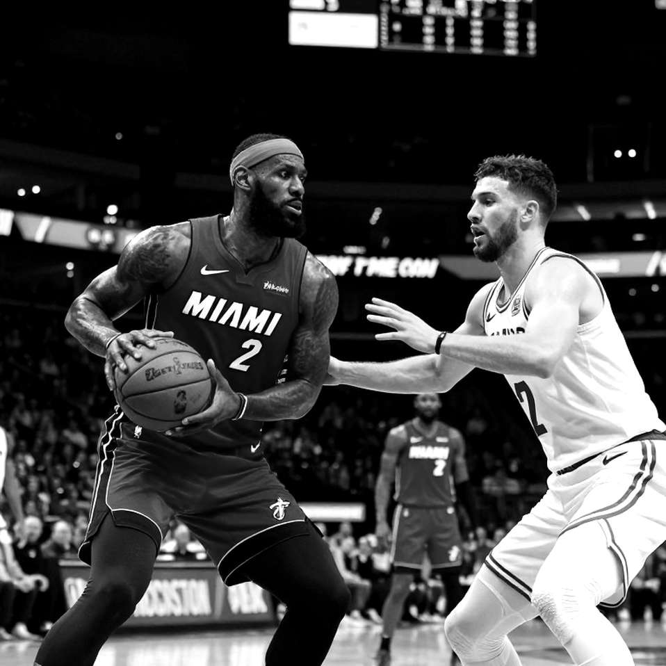Paris Basketball mở Adidas Arena đón những người bị biểu tình lấy mất cửa hàng