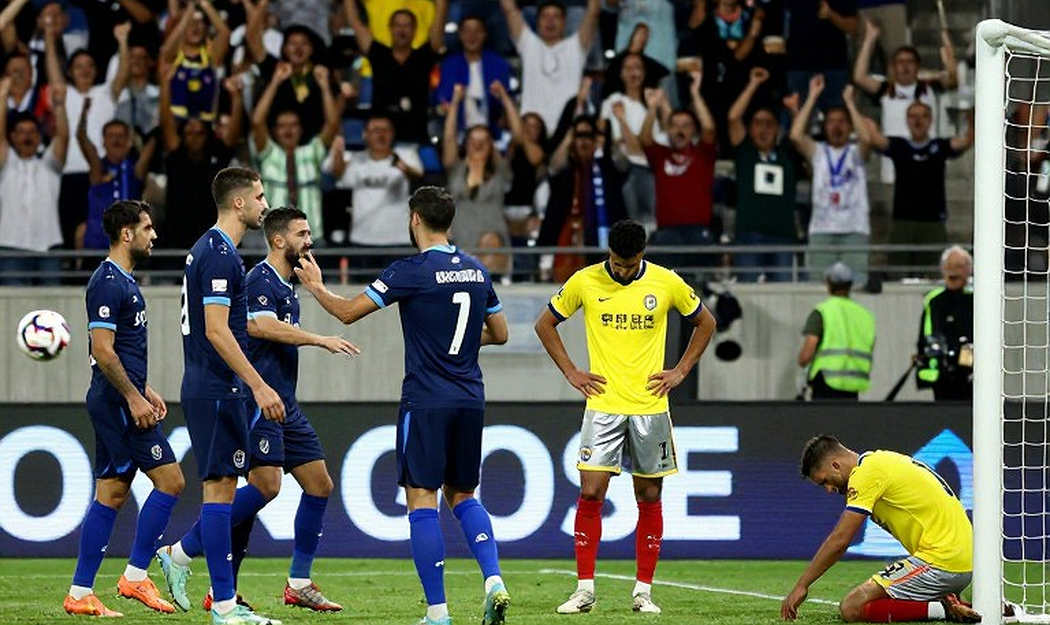 Đường biên dữ liệu: Lý giải sự im lặng chiến thuật của V.League 1