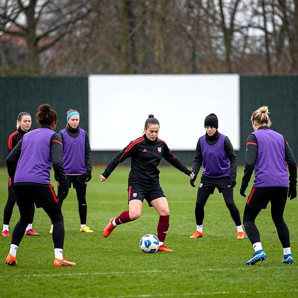 Cánh phải bỏ ngỏ: Andy Robertson, Trent Alexander-Arnold và định kiến mang tên nước Anh Cánh phải bỏ ngỏ: Andy Robertson, Trent Alexander-Arnold và định kiến mang tên nước Anh