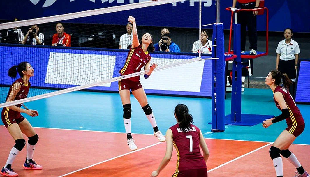 Bên trong một tin chuyển nhượng: hành trình từ tiếng đồn đến trang báo