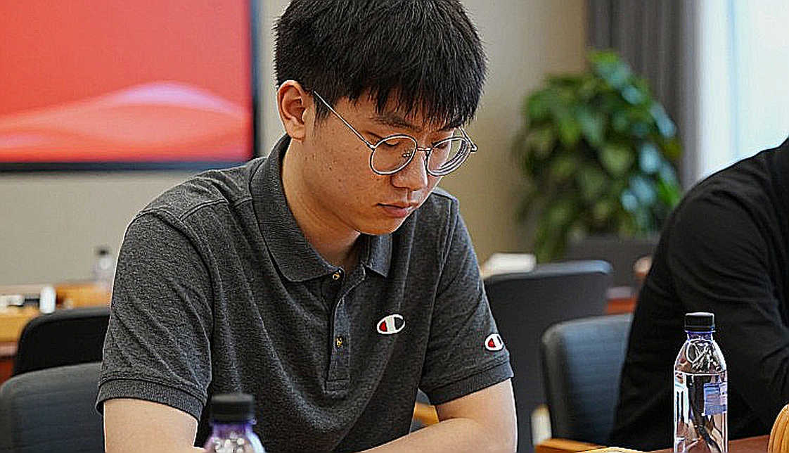 GCL 2026: Nepomniachtchi khiến Carlsen hoảng hốt, vượt qua Sindarov trên đồng hồ