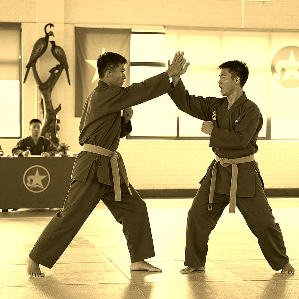 Khi dữ liệu im lặng, ai đang kể chuyện thể thao hộ bạn? Khi dữ liệu im lặng, ai đang kể chuyện thể thao hộ bạn?